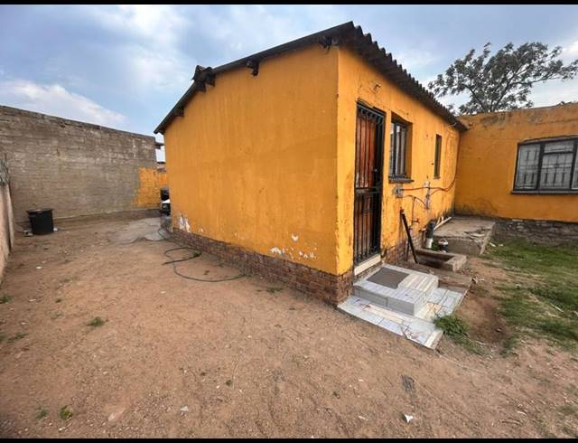 5 BEDROOM HOUSE FOR SALE IN TEMBISA CENTRAL
